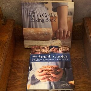 The Amish Cook's Family Favorite Recipes - Blue Cover by Lovina Eicher